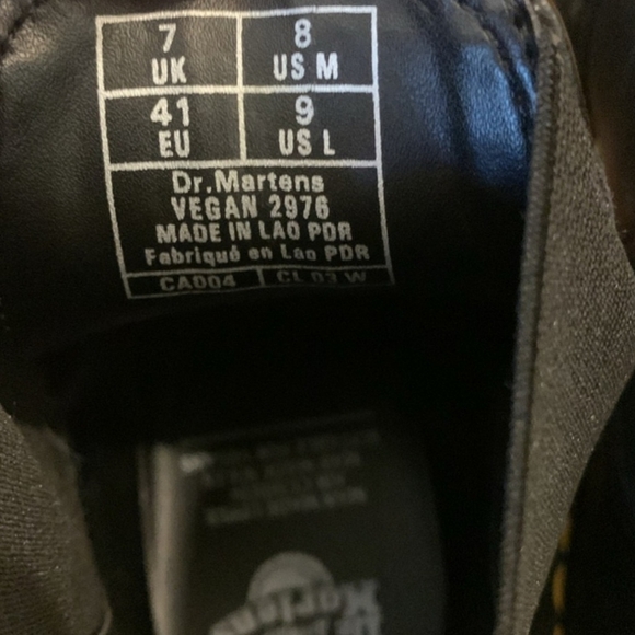 Doc martens black VEGAN barely used - Picture 7 of 7